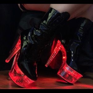 Flash dance pleaser boots size 9